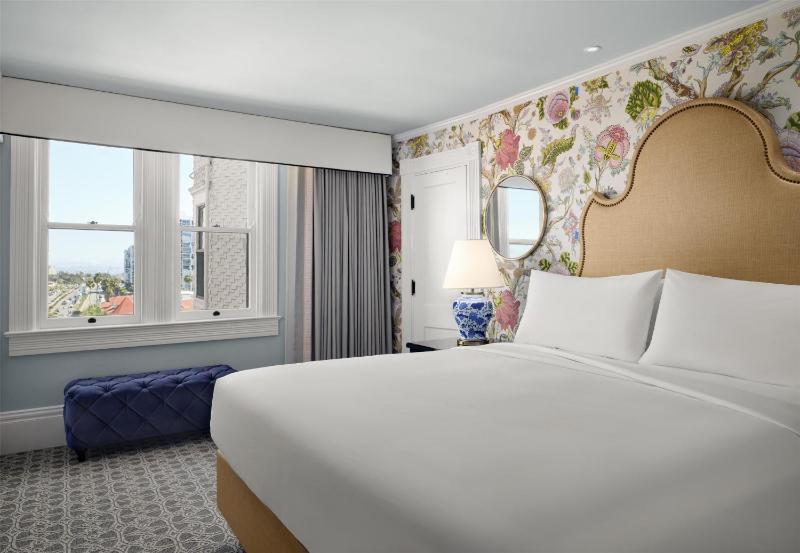 Victorian King Room with Resort View image 1
