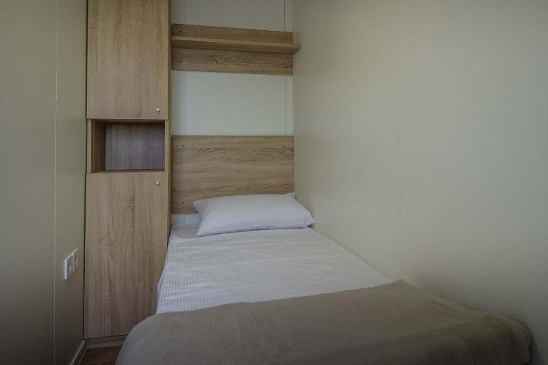 Two-Bedroom Mobile Home with Sea View image 4