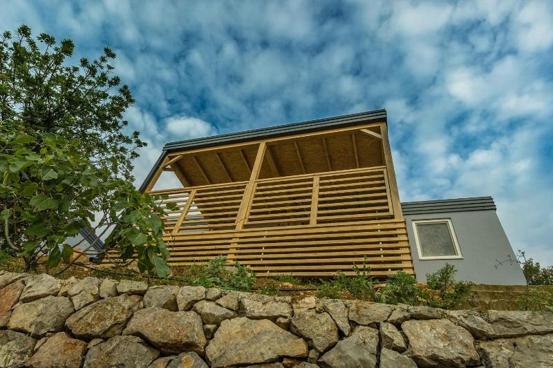 Two-Bedroom Mobile Home with Sea View image 2