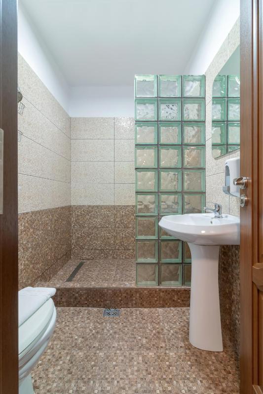 Quadruple Room with Bathroom image 4