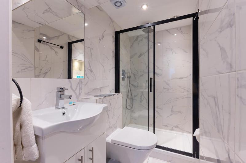 Luxury Quadruple Room image 3