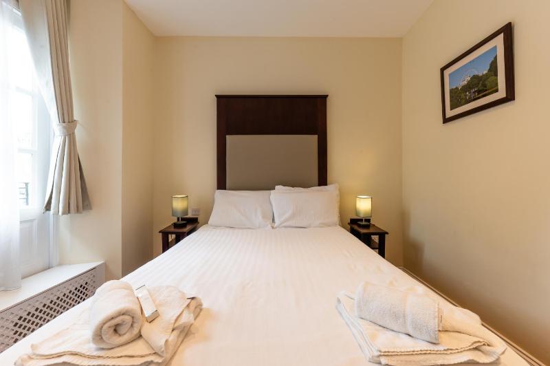 Quadruple Room image 4