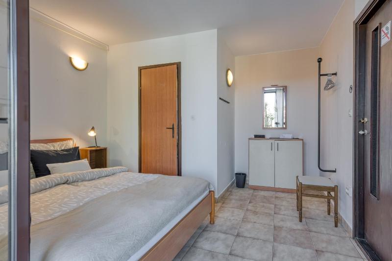 Double Room image 4
