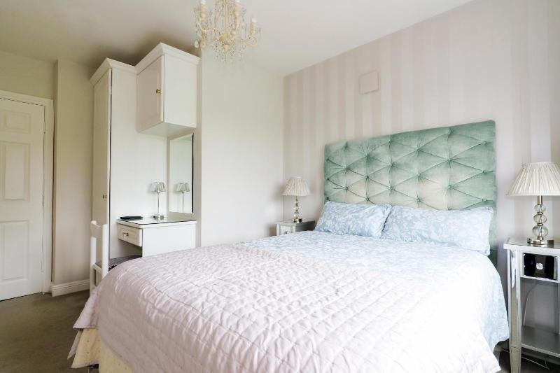 Double Room with Private External Bathroom image 1