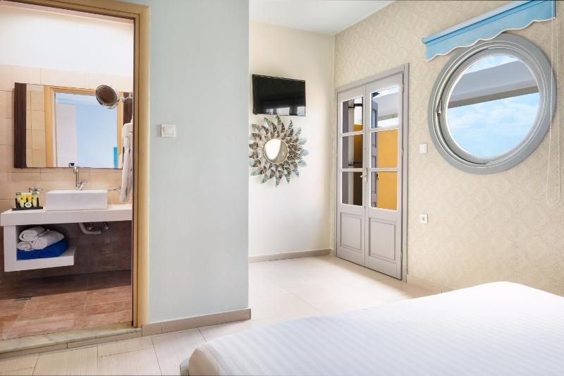 Double Room with Terrace and Sea View   image 1