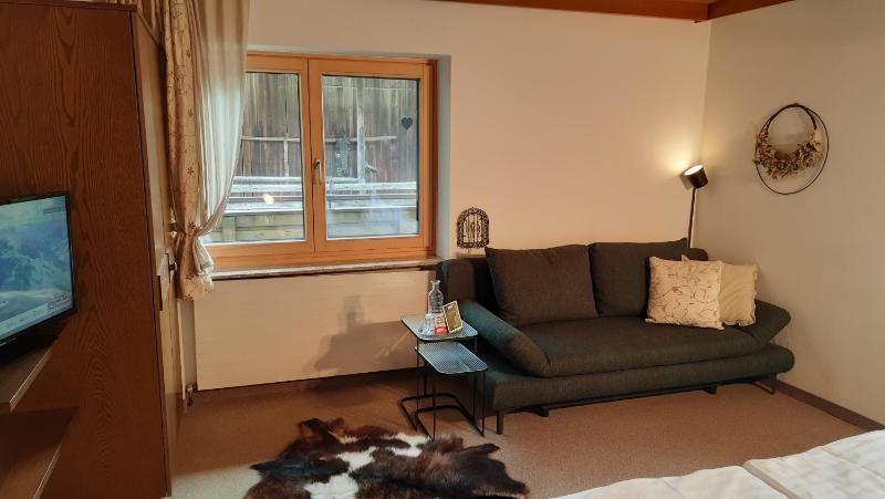 Double Room with Balcony image 4