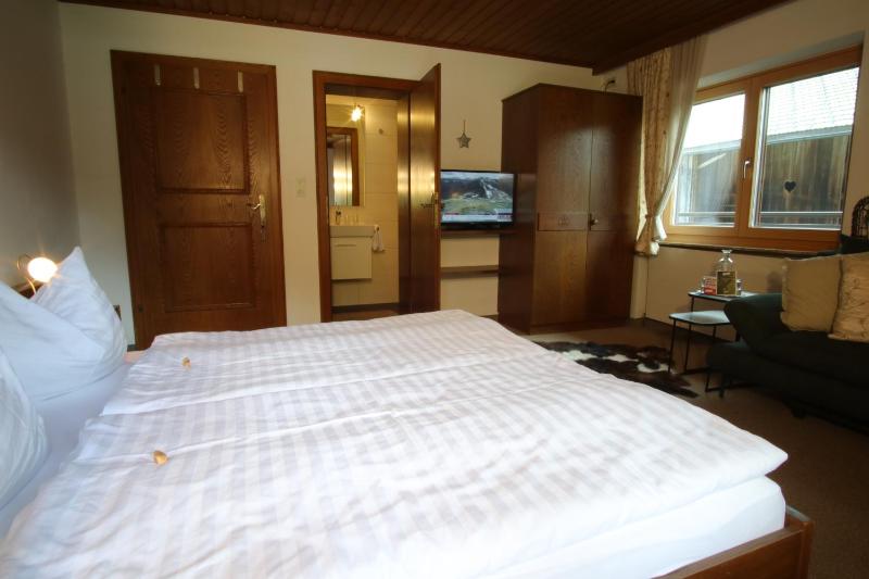 Double Room with Balcony image 3