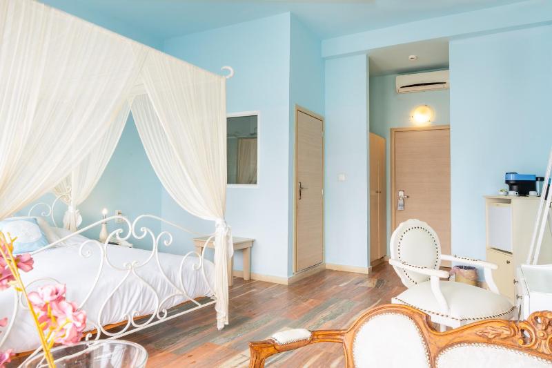 Junior Suite with Sea View and Terrace image 3