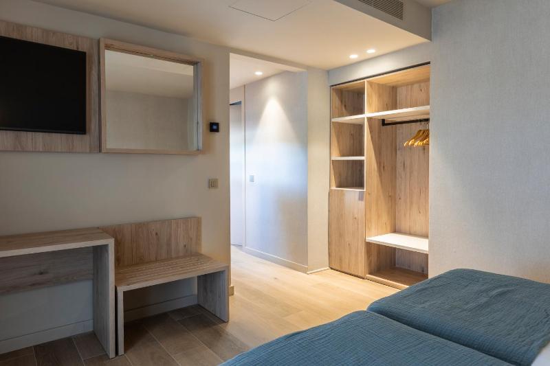 Superior Double Room image 4