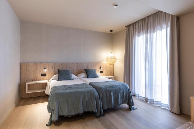 Superior Double Room image 3