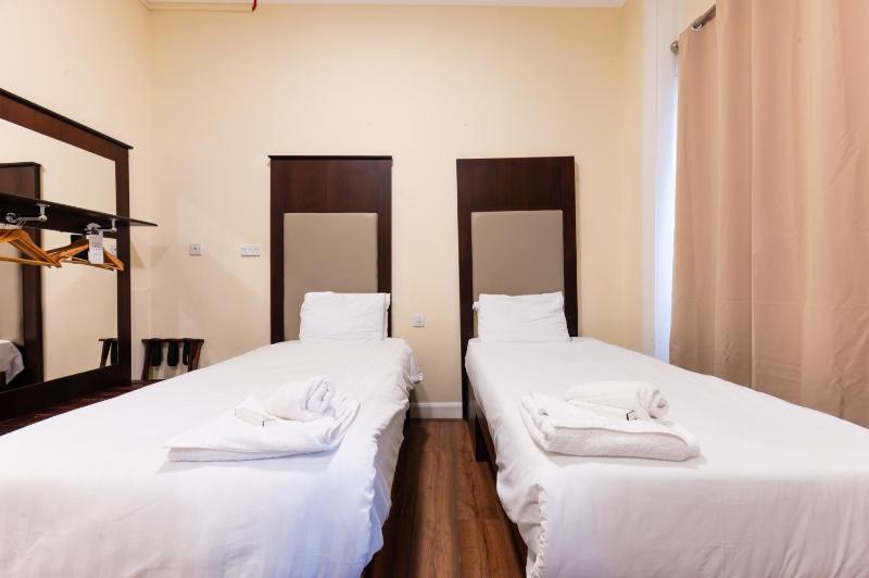 Quadruple Room image 3