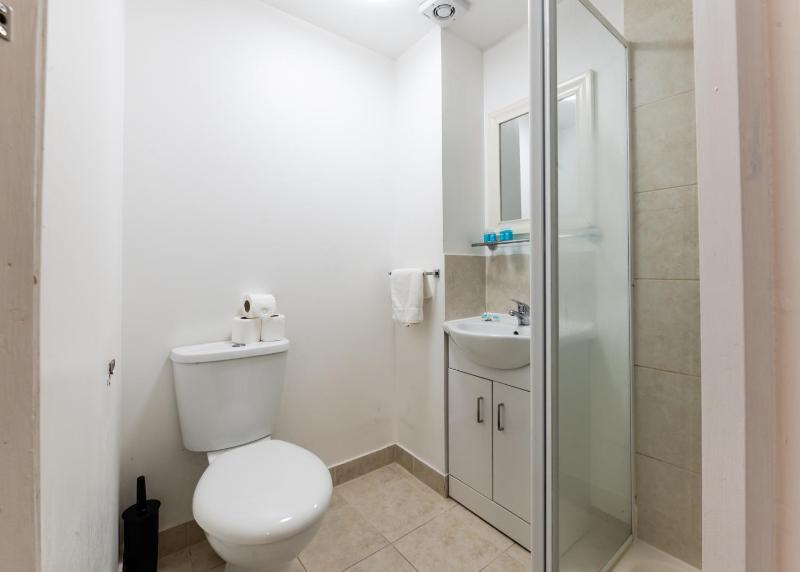 Quadruple Room image 2