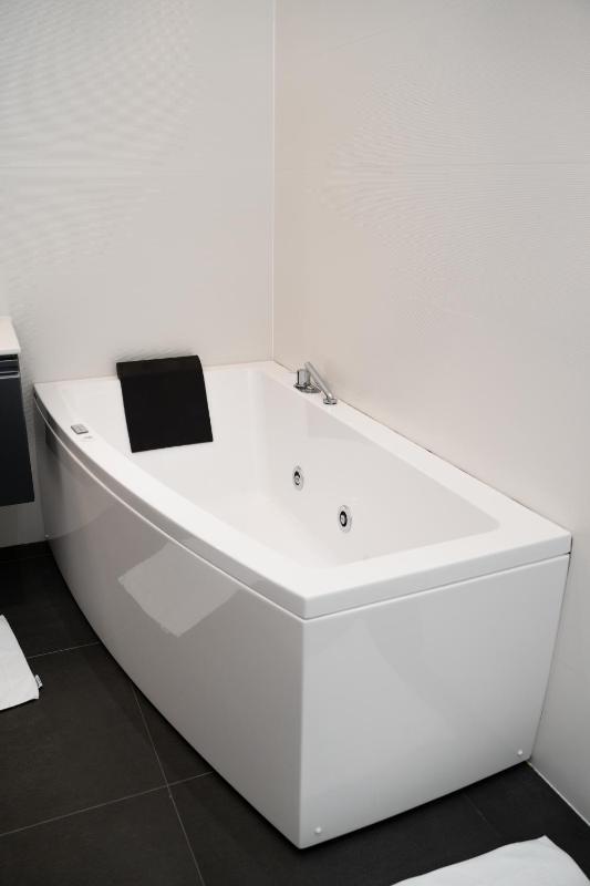 Superior Suite with Sea View image 2