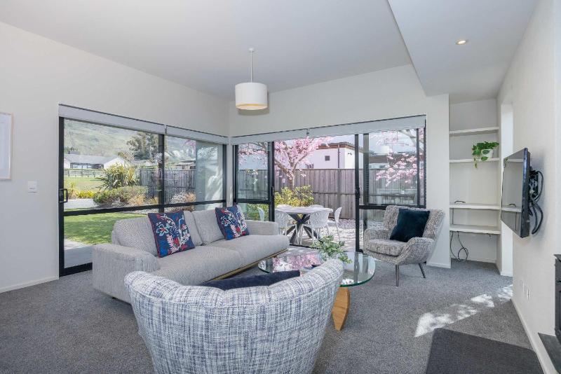 Mountain views in Meadowstone - image 10