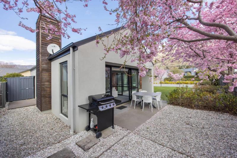 Mountain views in Meadowstone - image 8