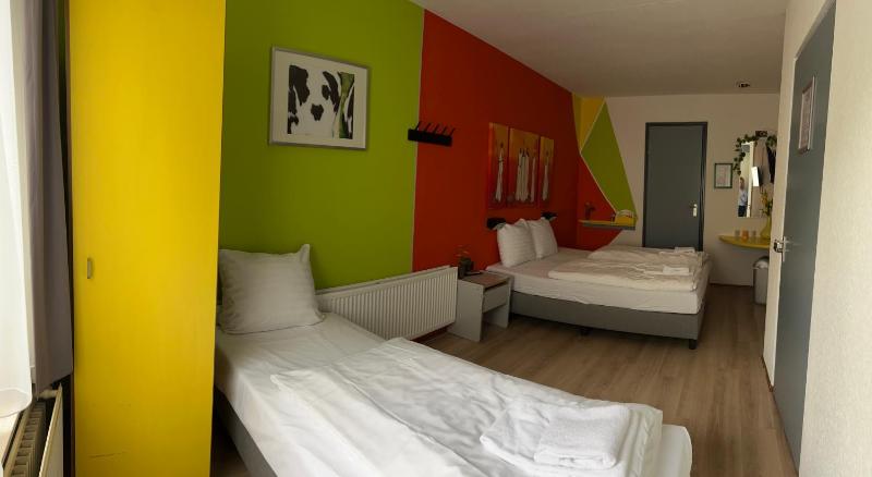 Triple Room with Bathroom image 2