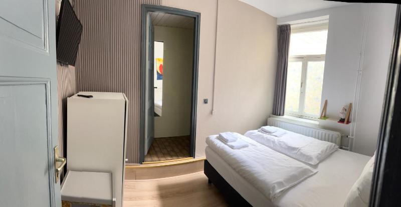 Standard Double Room image 2