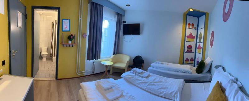 Triple Room with Bathroom image 4