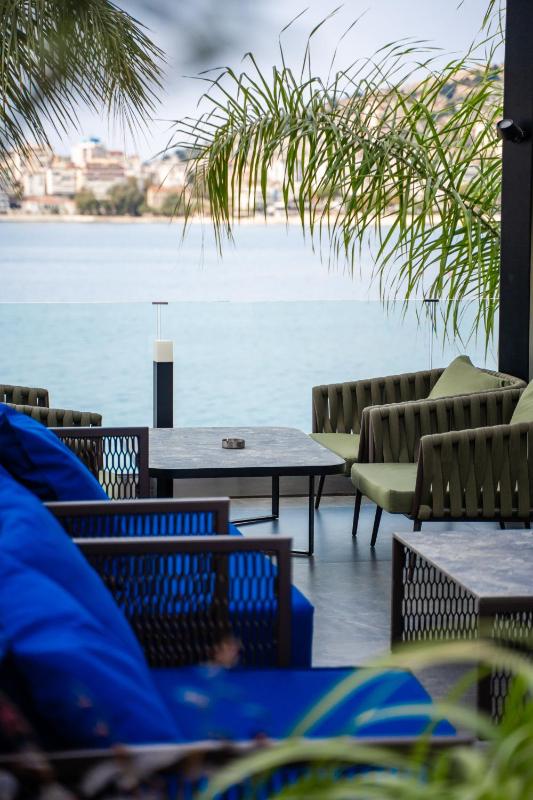 Deluxe Double Room with Balcony and Sea View image 3