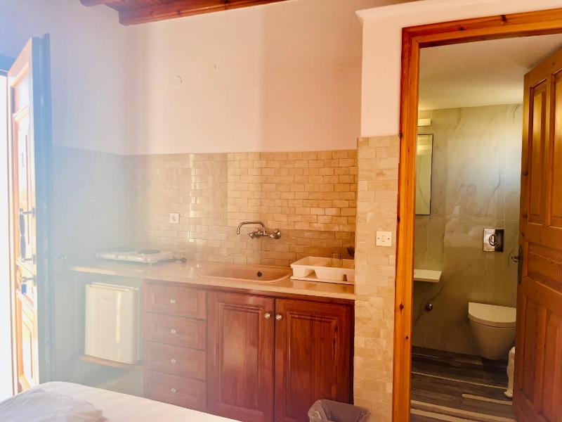 Double Room image 3