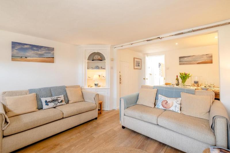 Seahorse Cottage Aldeburgh - sleeps 4 - Adult only property - Managed by Aldeburgh Coastal Cottages - image 7