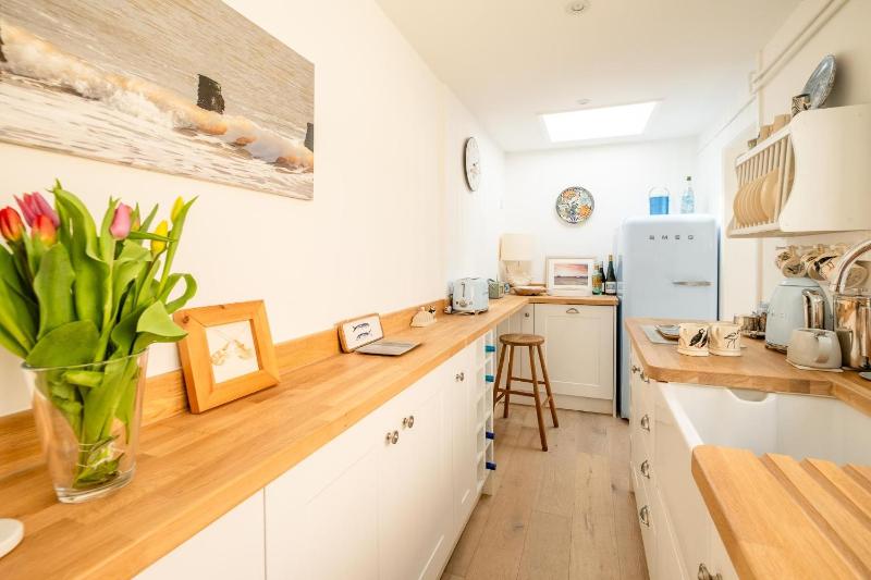 Seahorse Cottage Aldeburgh - sleeps 4 - Adult only property - Managed by Aldeburgh Coastal Cottages - image 11