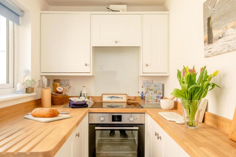 Seahorse Cottage Aldeburgh - sleeps 4 - Adult only property - Managed by Aldeburgh Coastal Cottages - image 13