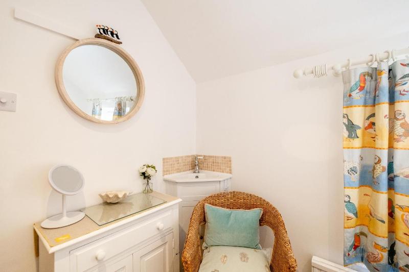 Seahorse Cottage Aldeburgh - sleeps 4 - Adult only property - Managed by Aldeburgh Coastal Cottages - image 14