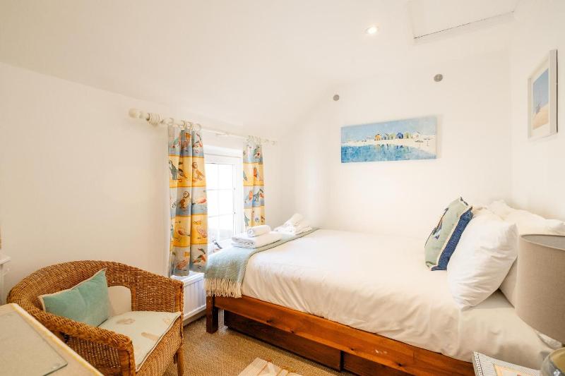 Seahorse Cottage Aldeburgh - sleeps 4 - Adult only property - Managed by Aldeburgh Coastal Cottages - image 10