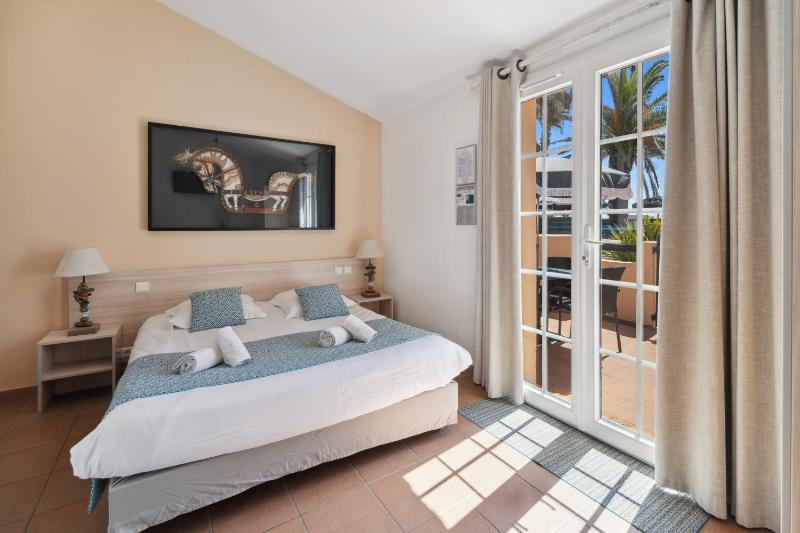 Quadruple Room - Terrace Garden View image 1