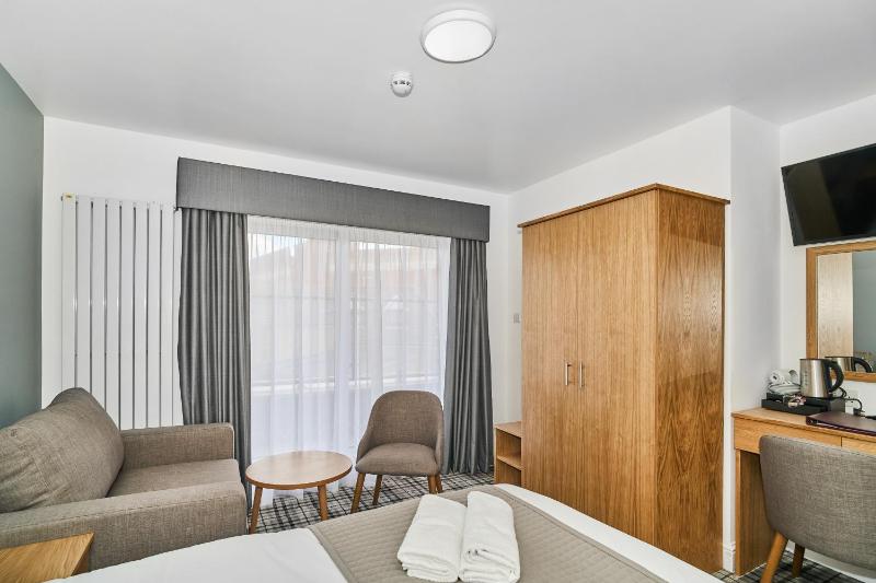 Two-Bedroom Apartment with Kitchen and Balcony - Non-Smoking image 3
