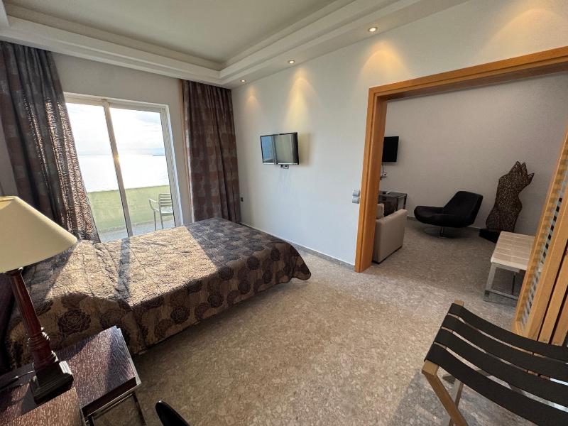 Suite with Sea View image 4