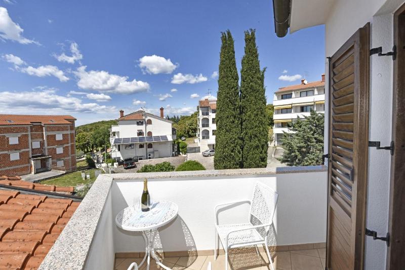 One-Bedroom Apartment image 3