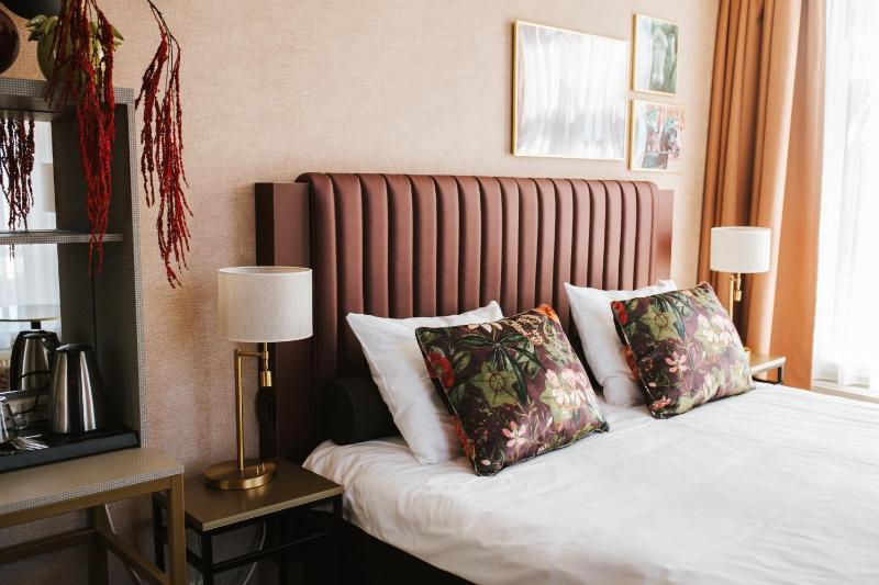 Large Double Room image 3