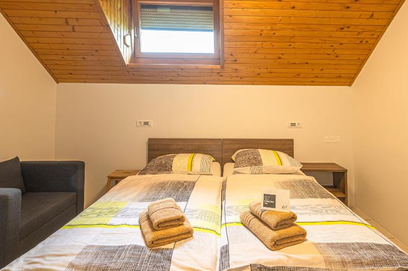 Standard Twin Room image 3