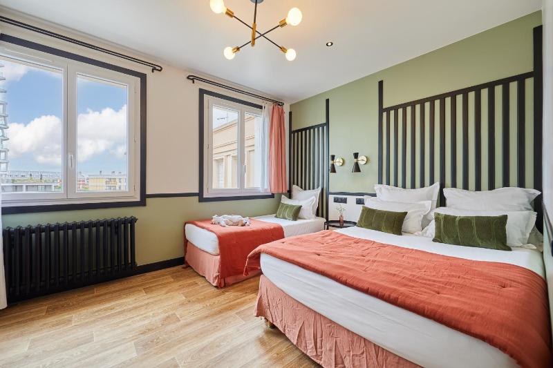 Triple Room (2 Adults + 1 Child) image 1