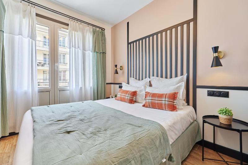 Double Room with Balcony image 1