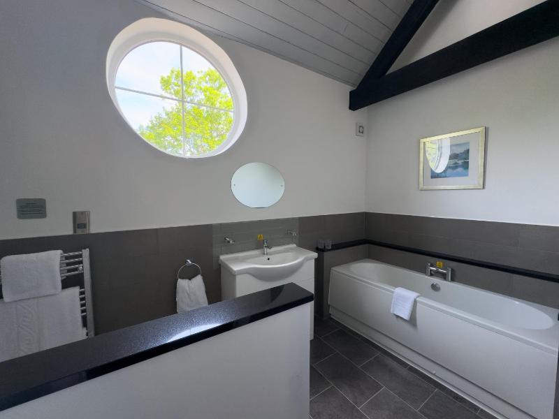 Executive Twin Room image 1