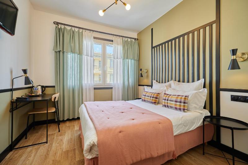 Double Room image 3