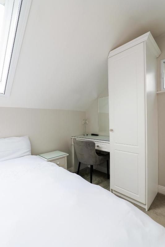 Double Room with Private Bathroom image 4
