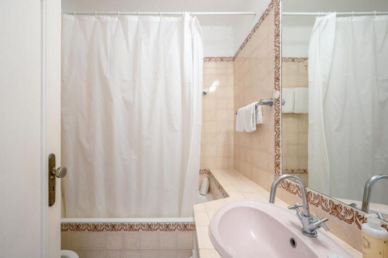 One-Bedroom Apartment with Sea View image 2
