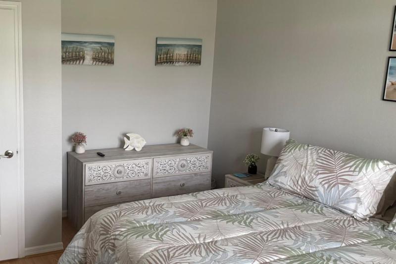 Family Friendly - Private Pool - Sleeps 10 - image 17