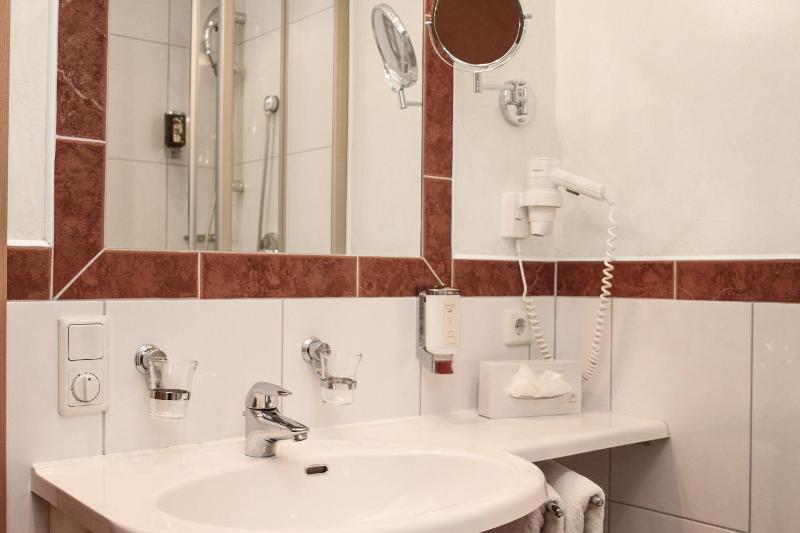 Double Room image 3