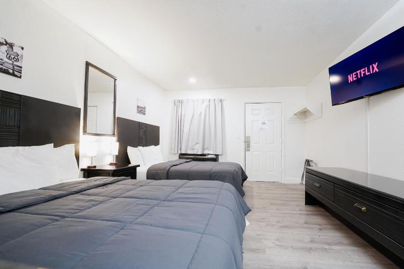 Queen Room with Two Queen Beds image 1