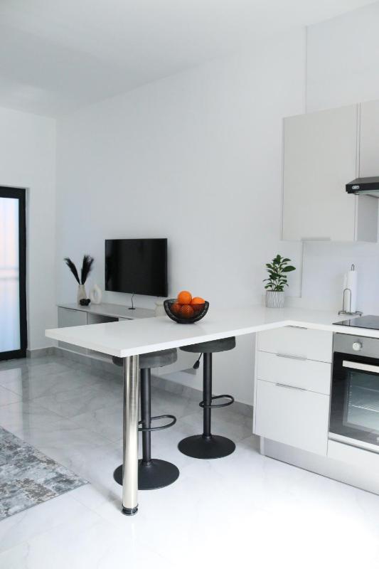 ThreeOn10 - Modern Luxury Apartment - image 4
