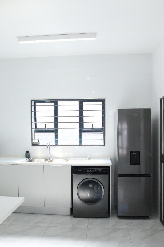 ThreeOn10 - Modern Luxury Apartment - image 13