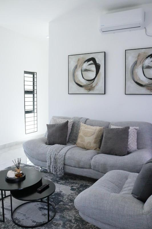 ThreeOn10 - Modern Luxury Apartment - image 2