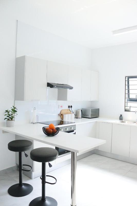 ThreeOn10 - Modern Luxury Apartment - image 16