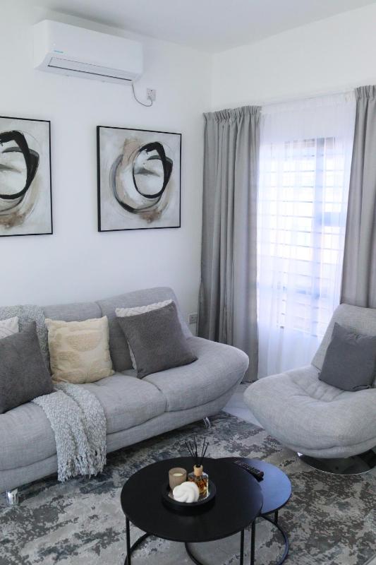 ThreeOn10 - Modern Luxury Apartment - image 10