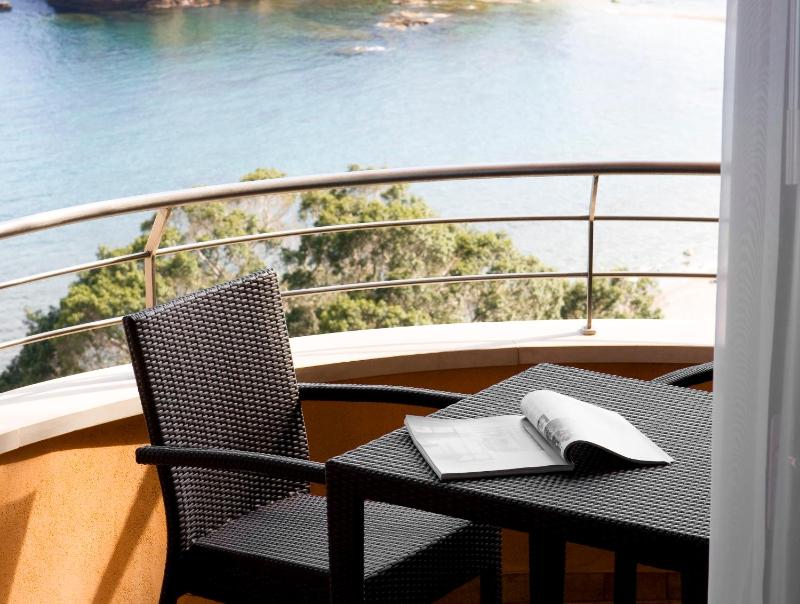 Triple Room with Sea View image 3